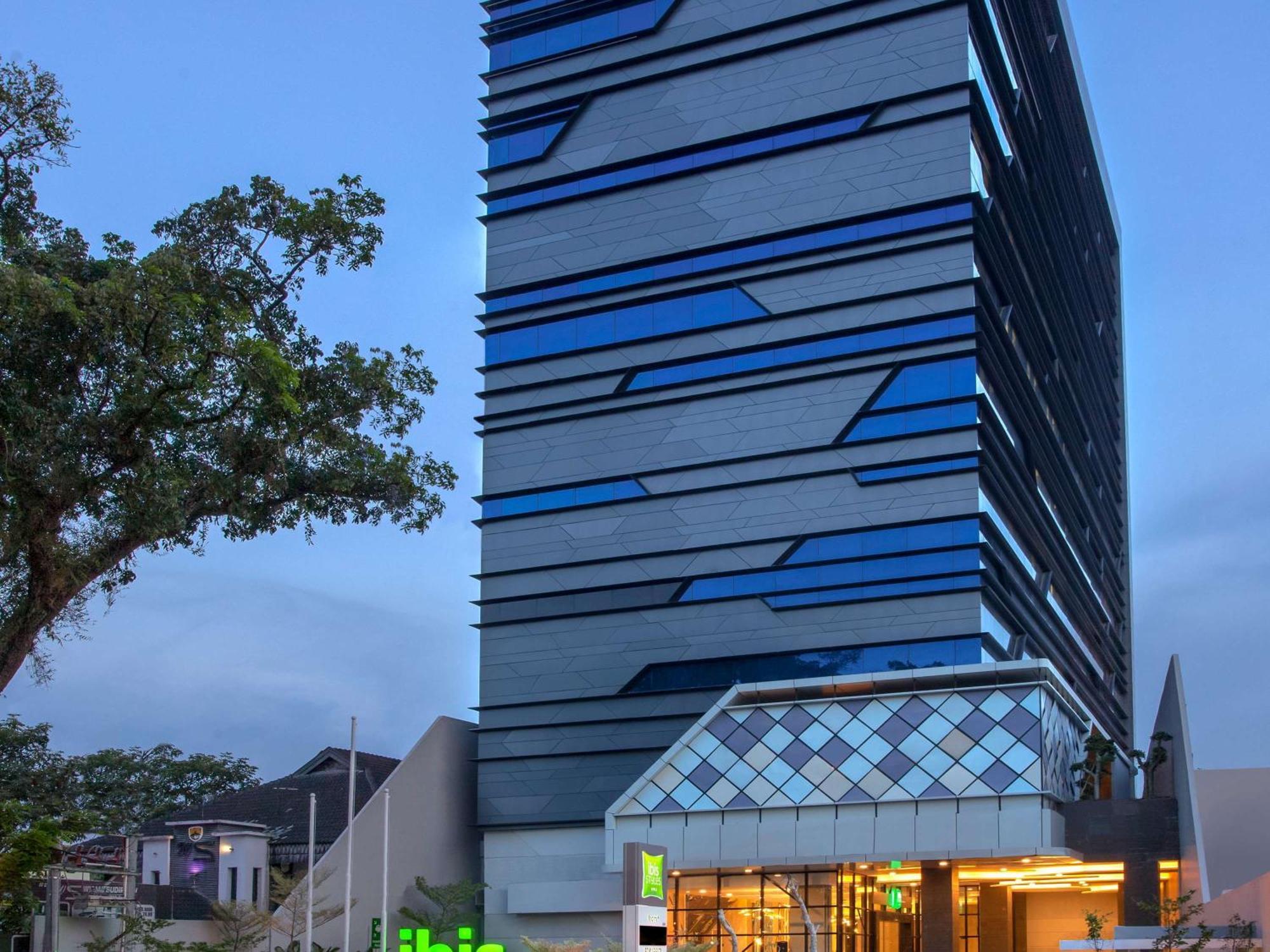 Ibis Styles Medan Pattimura Hotel Exterior photo